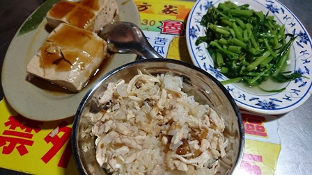 鶏肉飯と豆腐と青菜炒め.jpg